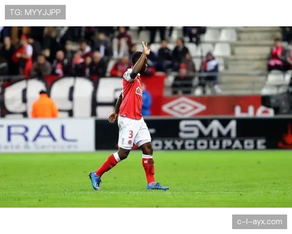 布雷斯特防守数据再创新高，稳健表现引人瞩目