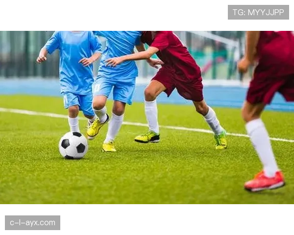 佩德里家庭生活揭秘 关注年轻足球明星的温馨日常与成长经历 佩德里家庭生活揭秘 关注年轻足球明星的温馨日常与成长经历