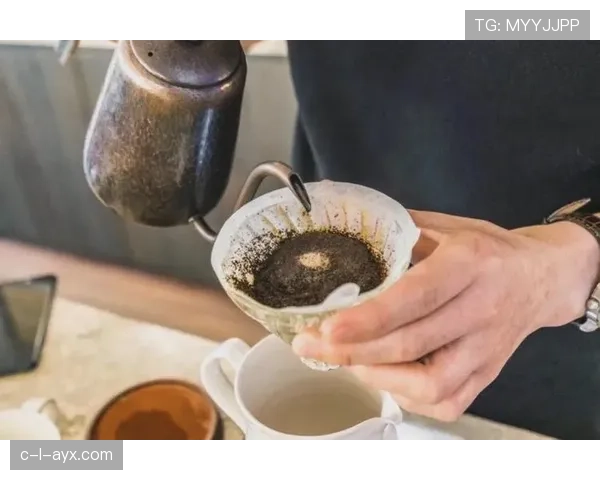 崔家溪赛场冷到骨子里，下场却在豪宅里慢悠悠喝咖啡，普通人代入不了